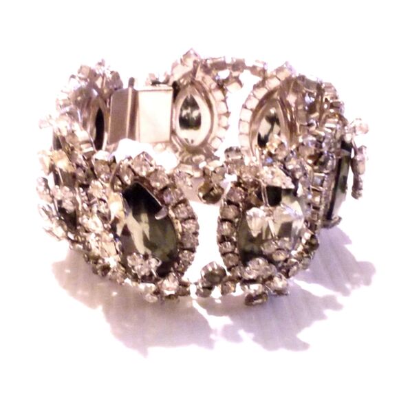 Vintage Smokey and Clear Rhinestone Floral Design Bracelet Earring Demi Set - Picture 3 of 6